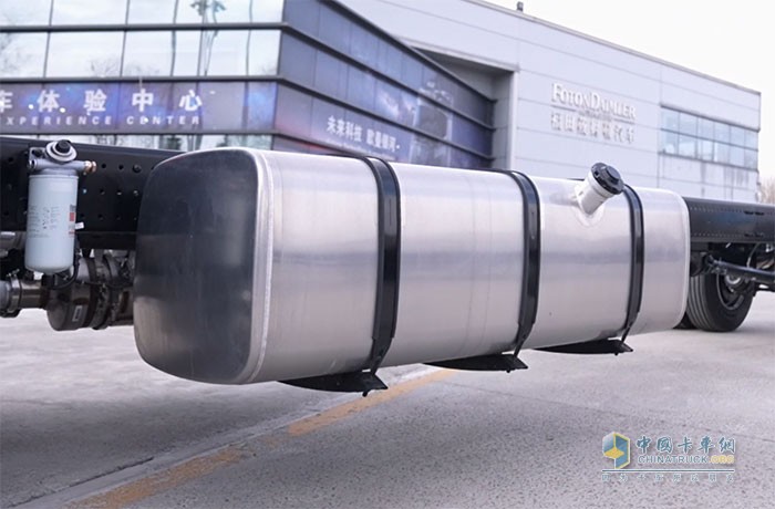 歐曼行星 4 × 2