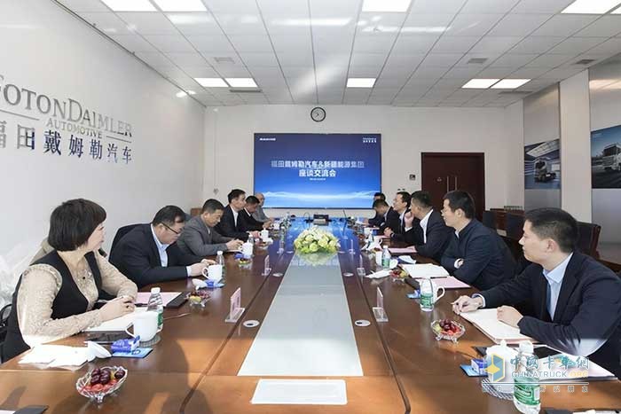 攜手助力疆煤外運(yùn)  歐曼與新疆能源重工簽署戰(zhàn)略合作協(xié)議
