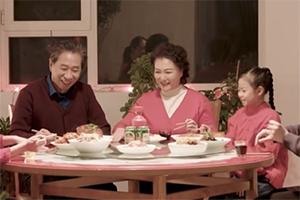 中國重汽《車輪上的年夜飯》系列微電影 暖心守護(hù)吉祥年
