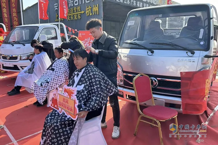斬獲訂單19臺(tái)！東風(fēng)輕型車(chē)為卡友運(yùn)輸添彩頭