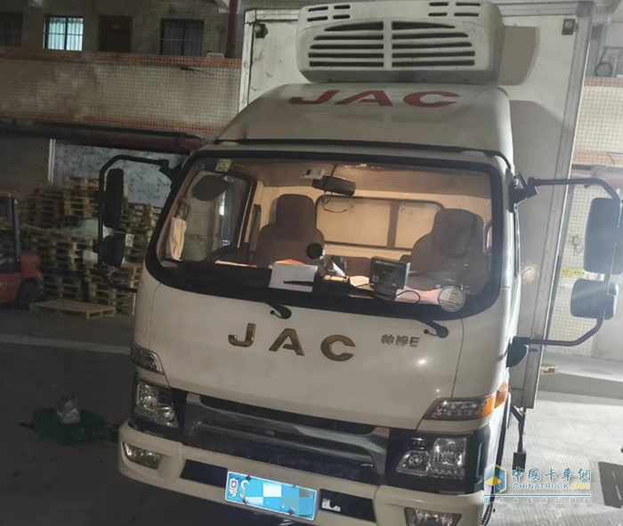 卡友運(yùn)輸時(shí)間緊，江淮1卡1號(hào)服務(wù)狂飆送救援