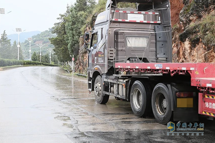 解放卡車:雨天行車，有些注意事項不得不說！
