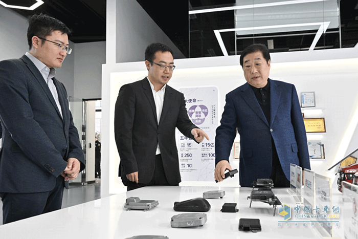 譚旭光：科技不能用資本包裝，青年科學家要清楚財富不是從天上掉下來的！