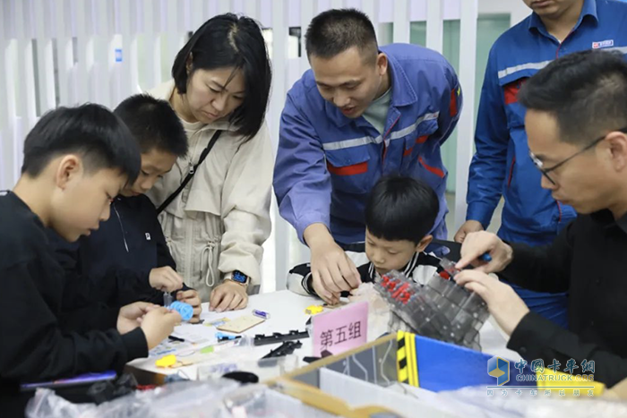玉柴迎來南寧首批親子研學客人 沉浸式感受智能工廠硬核實力