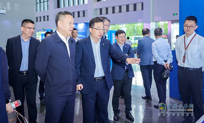 回望研發(fā)四十載，東風(fēng)商用車將超越自我砥礪前行