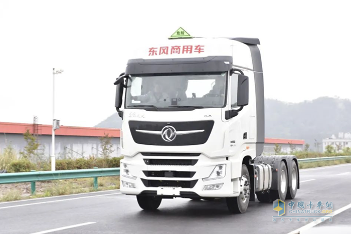 杠杠的！東風(fēng)商用車再獲300輛危險(xiǎn)品牽引車采購大單！