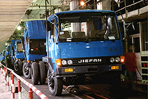 走進(jìn)解放卡車：這代車，這代人，敢闖新路！