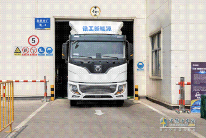 匠心承載 智見(jiàn)未來(lái)！400名國(guó)際客戶相聚徐工汽車