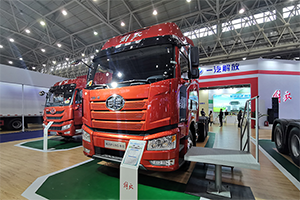解放J6P經(jīng)典版LNG牽引車低自重、低氣耗，廣大卡友的不二選擇