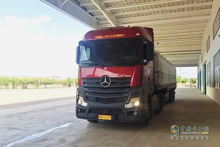 坐擁3輛奔馳Actros，張保軍成運輸圈“卷王”