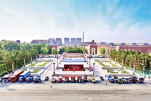 超燃七代車巡游！解放卡車為中國汽車工業(yè)及建廠70周年獻(xiàn)禮