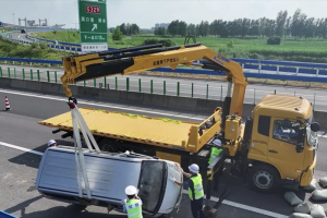 徐工平板清障車，演繹一“機”救援