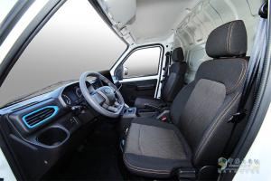 江淮1van 藍(lán)貓M1 2023款 寧德精英版 2.7T 2座 4.745米純電動廂式運(yùn)輸車41.86kWh?