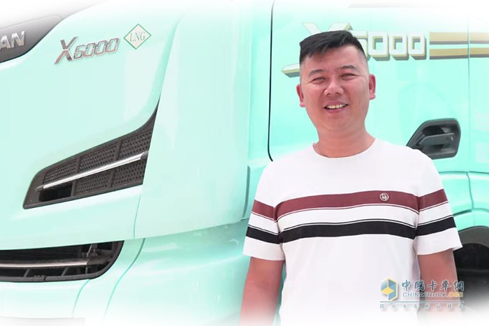 濰柴WP15NG有560馬力，動(dòng)力夠足，起步平穩(wěn)，高速超車(chē)也快，一天來(lái)回600多公里，都能準(zhǔn)時(shí)到達(dá)。