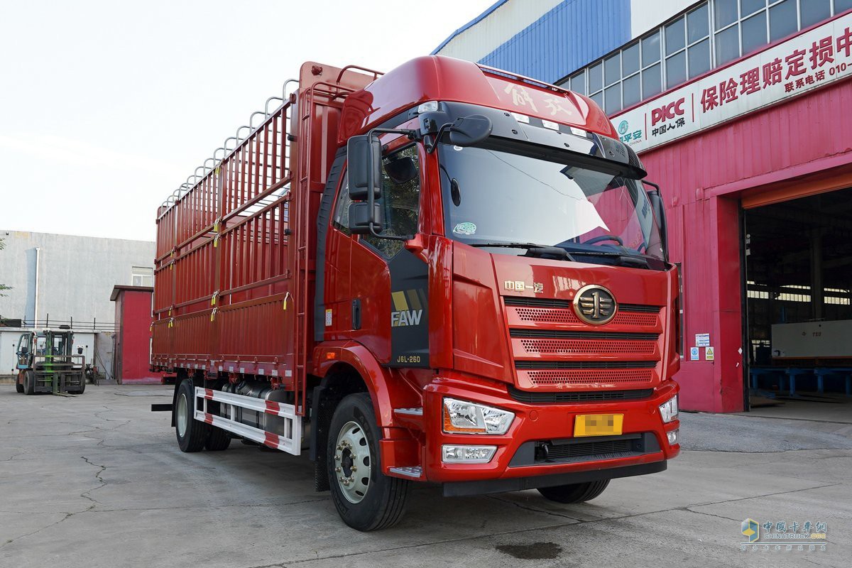 青島解放 JH6重卡 智尊版 530馬力 6X4 LNG AMT自動(dòng)擋牽引車(chē)(國(guó)六)(CA4259P25K15T1NE6A80)