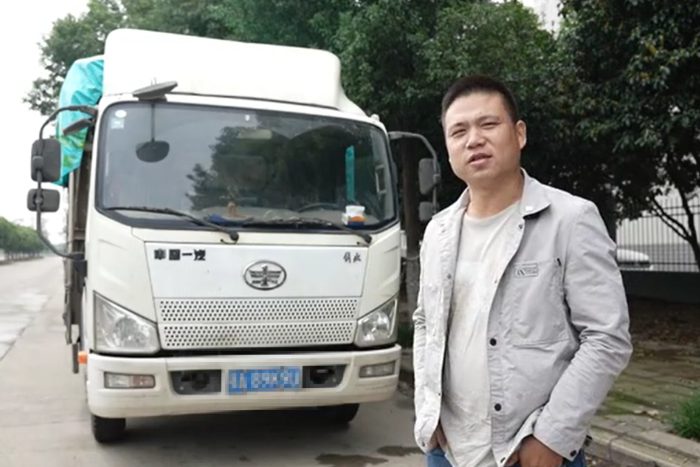 【發(fā)現(xiàn)信賴】一年油費(fèi)能省8千！鄧大慶：買車我就認(rèn)準(zhǔn)解放輕卡