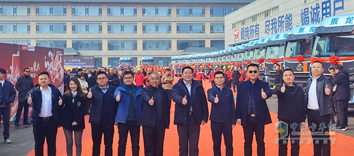 40臺乘龍H5超輕版LNG山西交付 助力資源物流綠色轉型