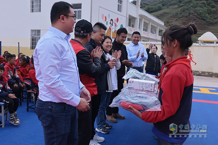 依維柯中國公益活動再添新彩   助力改善四川涼山少數(shù)民族小學飲水健康