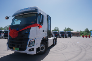 乘龍氫能源牽引批量交車，助力榮程集團綠色轉(zhuǎn)型再提速