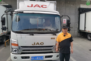 安徽合肥蘇師傅：老鄉(xiāng)雞走向全國，江淮1卡全程護航，守護干凈、新鮮、衛(wèi)生