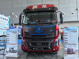 乘龍H5充換電牽引亮相市政工程展，新能源市政大有可為