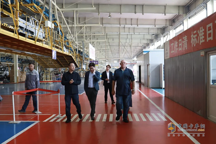 成功汽車迎來(lái)南非與泰國(guó)客戶參觀，開啟國(guó)際合作新篇章