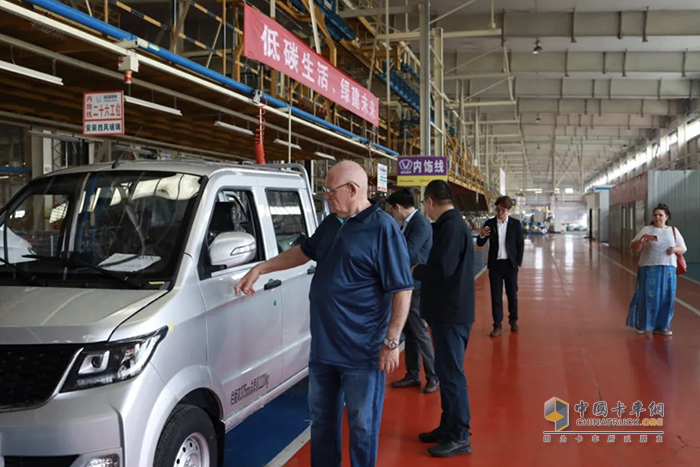 成功汽車迎來(lái)南非與泰國(guó)客戶參觀，開啟國(guó)際合作新篇章