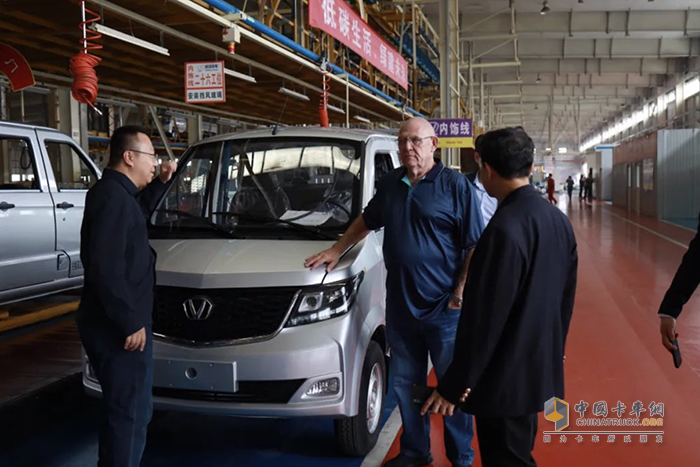 成功汽車迎來(lái)南非與泰國(guó)客戶參觀，開啟國(guó)際合作新篇章