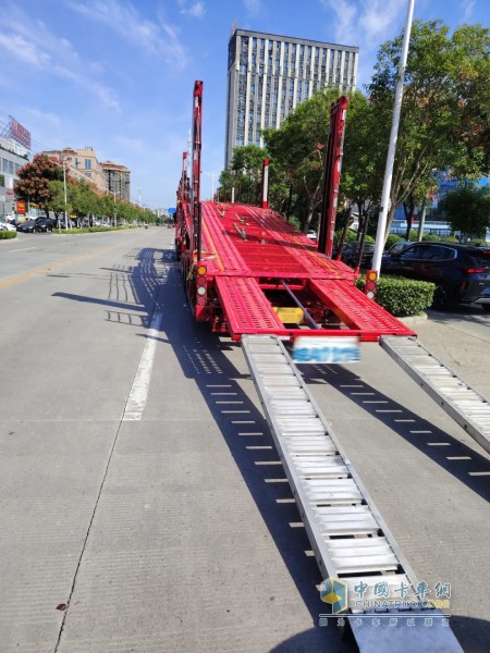 江淮格爾發(fā)中置軸轎運車怎么樣？劉師傅：包致富的