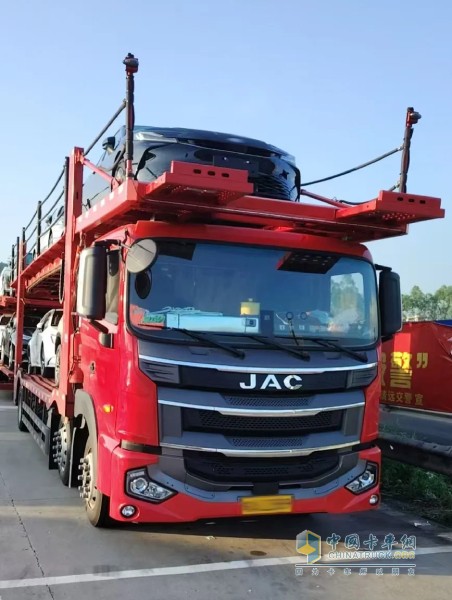 江淮格爾發(fā)中置軸轎運車怎么樣？劉師傅：包致富的
