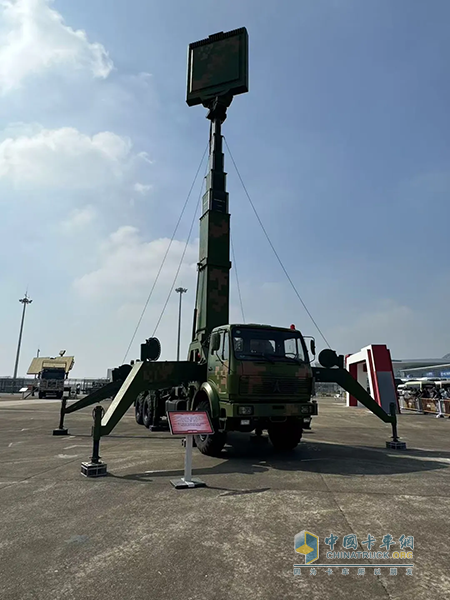 北奔重汽多型裝備底盤亮相第十五屆中國國際航空航天博覽會