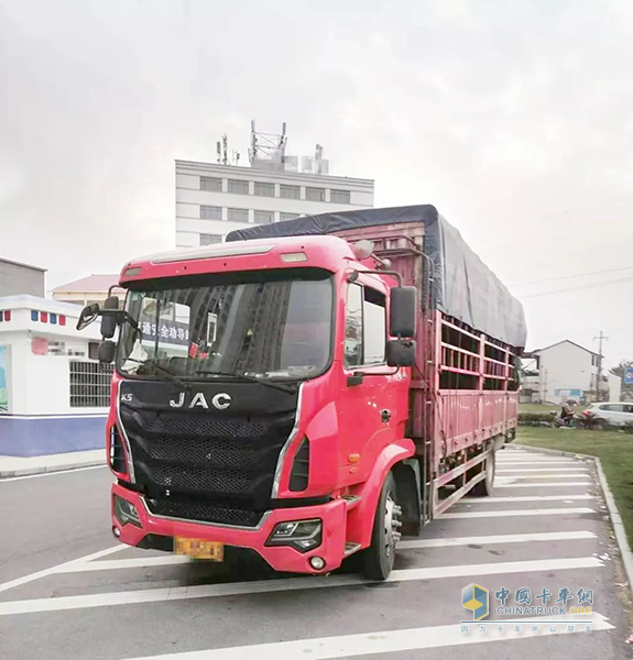 江淮重卡6米8格爾發(fā)K5高欄車，助劉師傅穩(wěn)穩(wěn)致富！