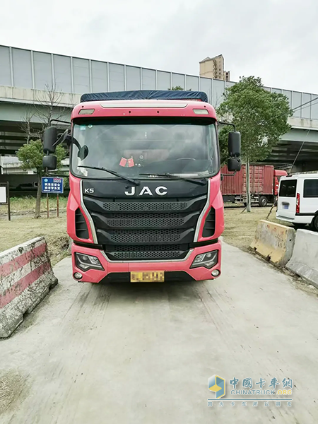 江淮重卡6米8格爾發(fā)K5高欄車，助劉師傅穩(wěn)穩(wěn)致富！
