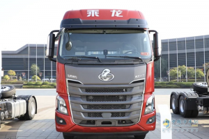 顱內(nèi)努力？有乘龍H7 4×2港口牽引車，努力沒(méi)壓力！
