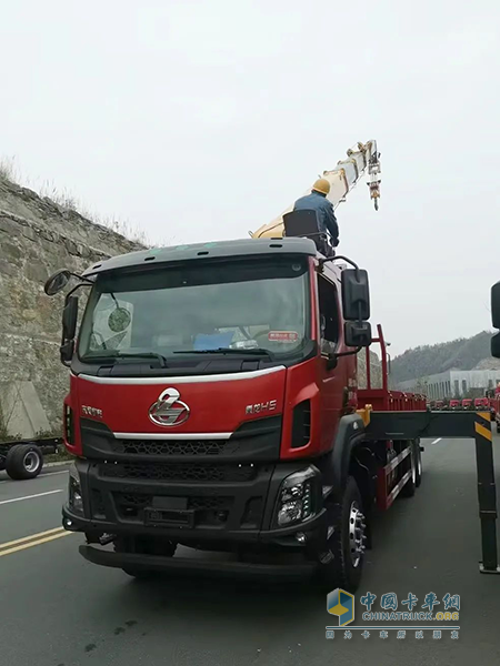 別犯難！乘龍H5隨車吊，助你「一臂之力」
