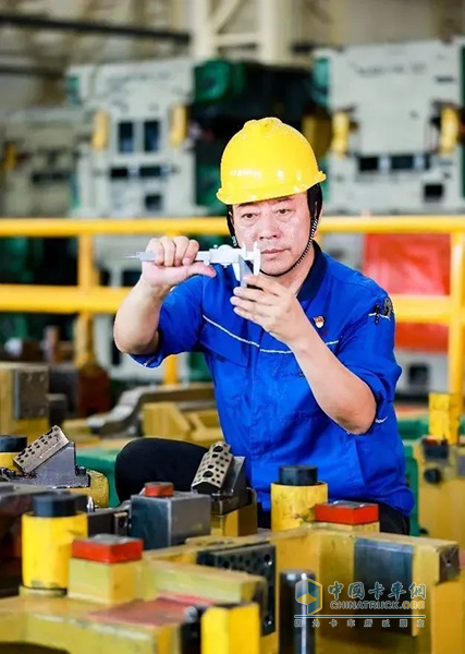 全國人大代表、江鈴汽車首席技師劉輝：建議多措并舉激發(fā)汽車消費潛力