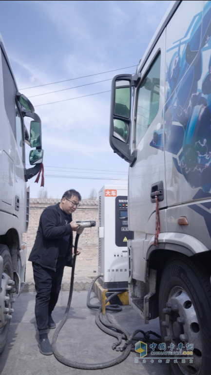 單月立省15000元！山西霍州卡友分享歐曼星翼純電牽引車的“經(jīng)濟賬”