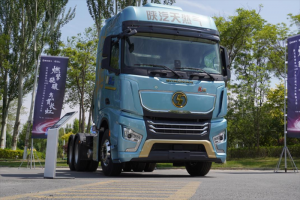 新明珠銀川上市首發(fā)：當(dāng)天然氣取代柴油，商用車革命的轟鳴聲從銀川裂變