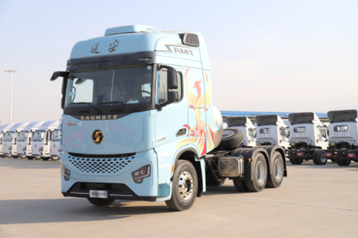 陜汽延安S700 LNG牽引車省氣又多拉，讓運(yùn)輸更賺錢