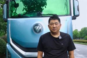 30年貨運(yùn)陳師傅：歐曼銀河9就是我的移動(dòng)堡壘 跑運(yùn)輸更有尊嚴(yán)