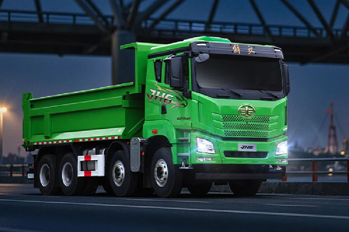 解放青汽JH6 8×4 620馬力自卸車(chē)讓渣土運(yùn)輸樂(lè)享其程