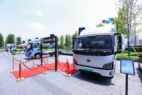 宇通輕卡高端旗艦T6上市登場，重新定義新能源商用車價值標(biāo)桿