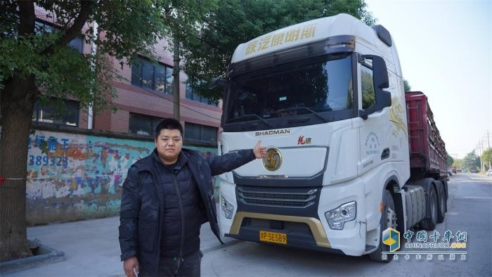 憑實力贏得榮耀，陜汽康明斯龍驤斬獲“值得用戶信賴節(jié)油運輸牽引車”大獎