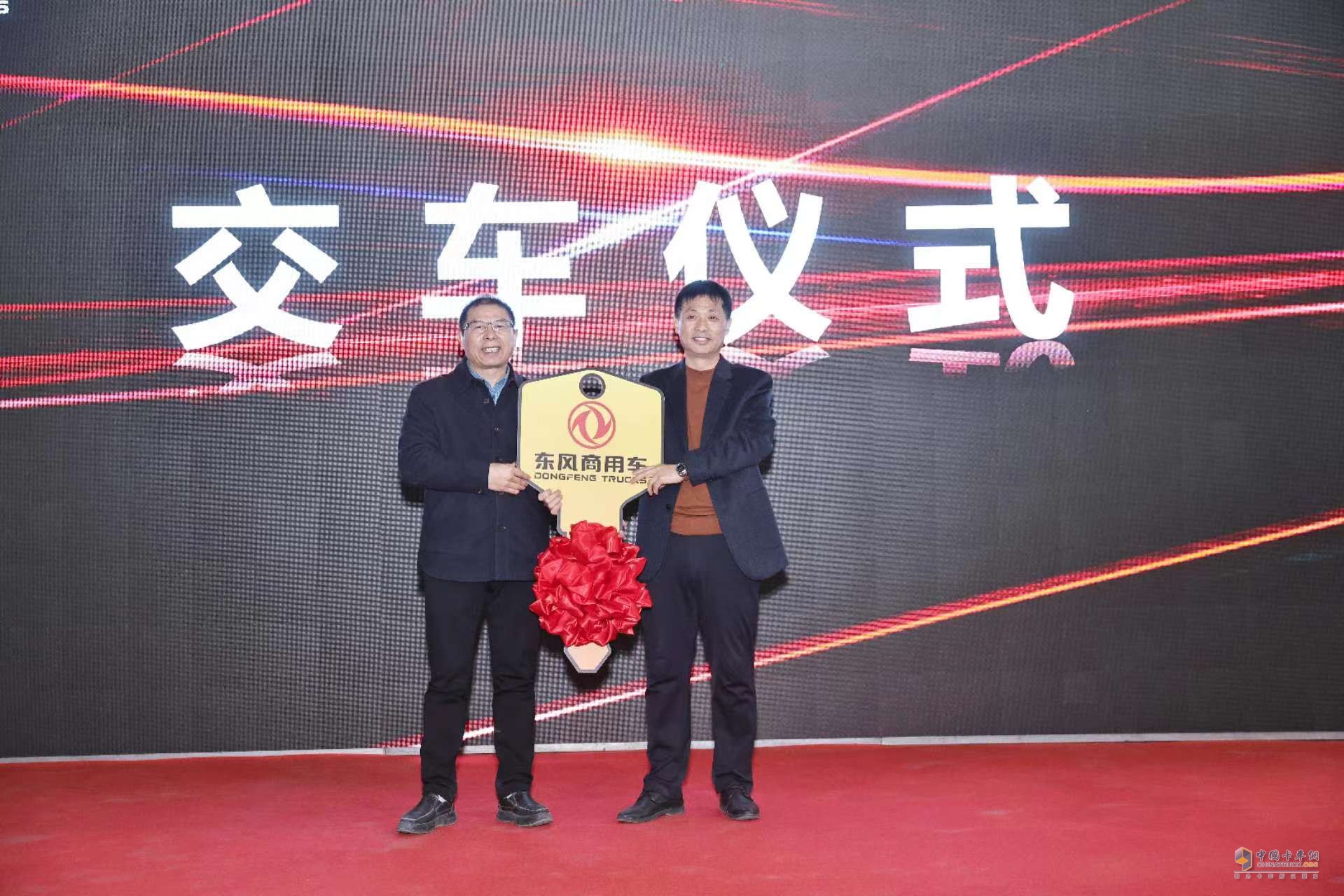 龍擎天下 錦程萬里 搭載龍擎DDi47的東風(fēng)隨專平板運輸車新品重磅發(fā)布