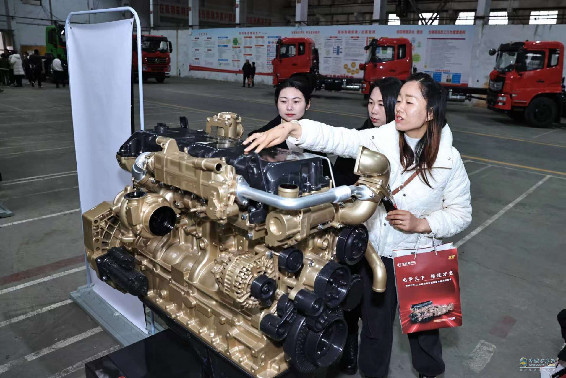 龍擎天下 錦程萬里 搭載龍擎DDi47的東風(fēng)隨專平板運輸車新品重磅發(fā)布