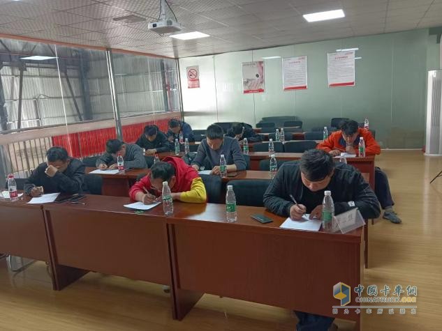 保障卡友用車無憂，江淮1卡1號(hào)服務(wù)以賽促訓(xùn)提技能