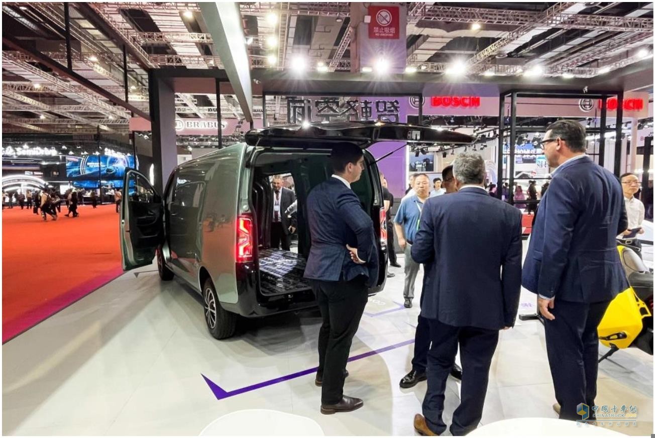 引領(lǐng)中國智慧物流車新風(fēng)向！金琥 EV48 亮相上海車展