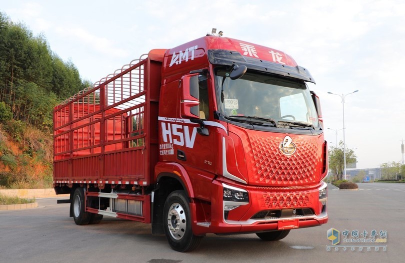 乘龍H5V、乘龍H7喜獲“金蜂盛典”卡車兄弟信賴車型獎
