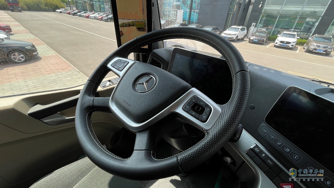 卡車有必要配置安全氣囊嗎？來(lái)看奔馳卡車給出的答案