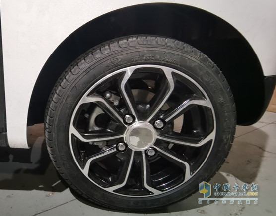 在最新一批工信部公告中，記者發(fā)現(xiàn)了來(lái)自福田汽車(chē)的一輛“萌寵”型燃料電池廂式運(yùn)輸車(chē)。
